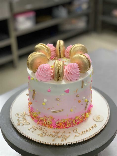 Birthday Cakes Online .